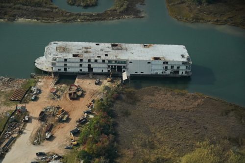 DSC02620- Scrapping an old casino boat